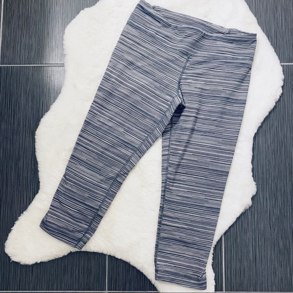 Under Armour Grey Cropped Athletic Leggings
